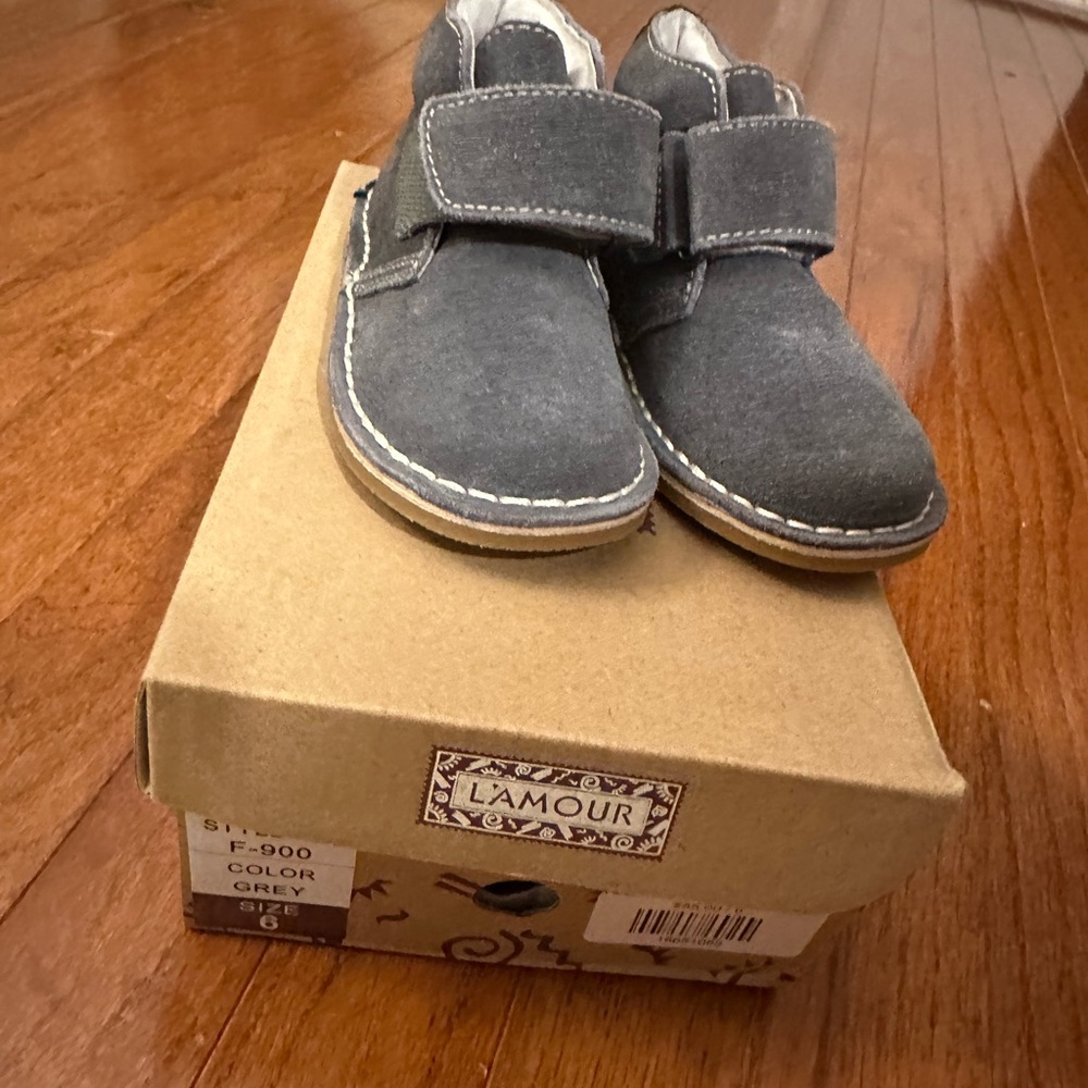 L'Amour Charcoal Grey Nubuck Velcro Boots size 6